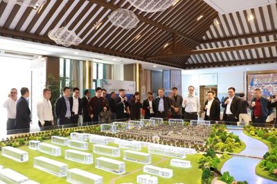 采筑携手11家合作伙伴至金鹏控股集团交流考察